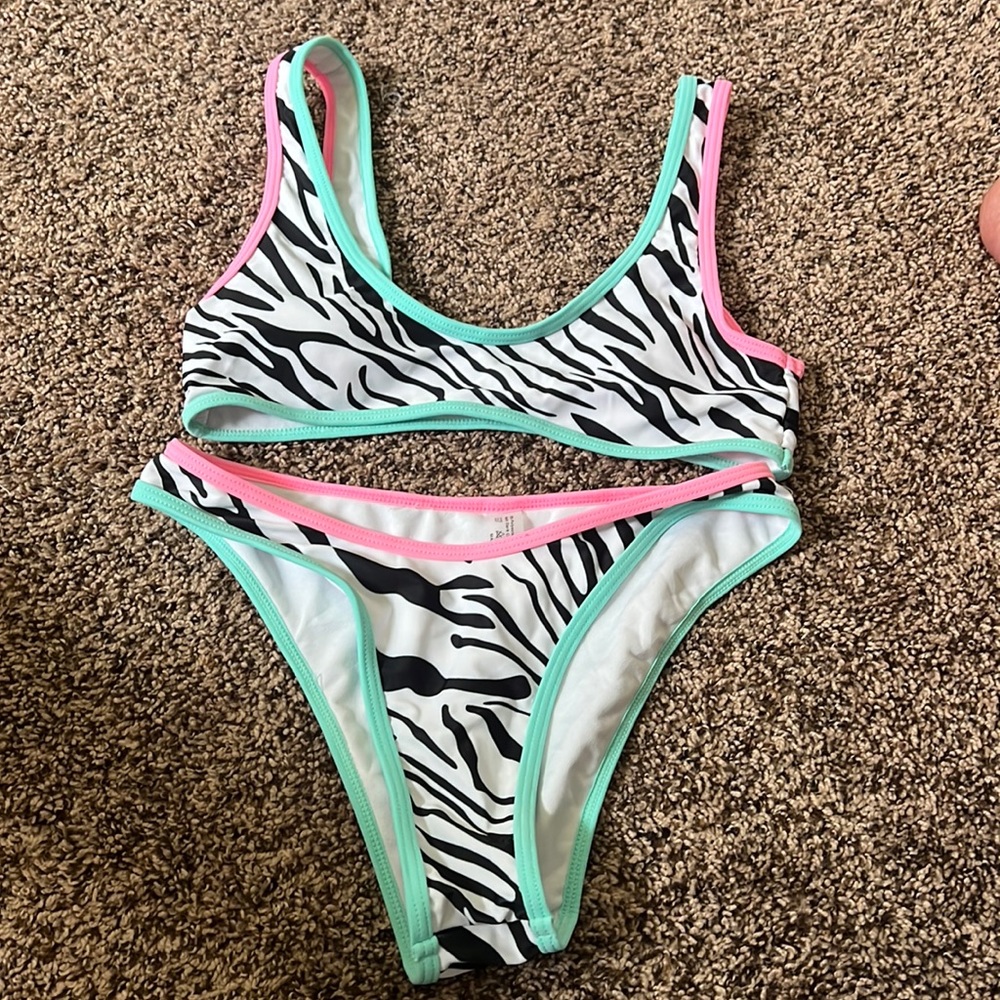 Xs Never worn nwot Shein baiting suit